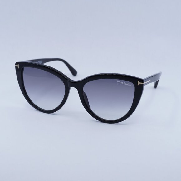 Tom Ford Isabella-02 FT0915 01B Sunglasses Black Cat Eye Frame, Smoke Lenses - Picture 1 of 9